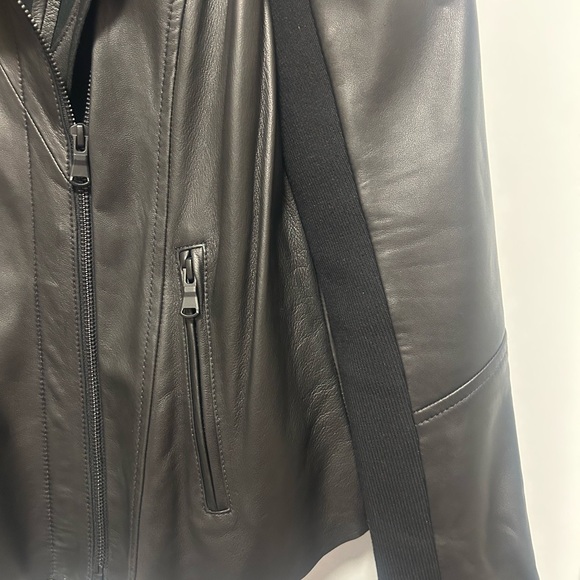 Versatile Black Leather Jacket - Picture 5 of 7